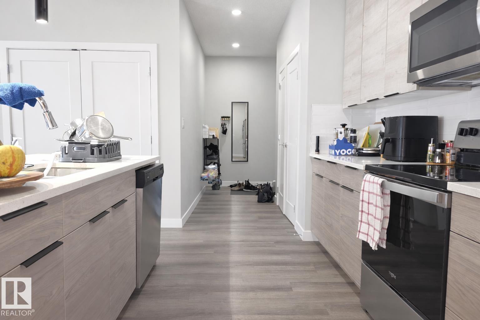 7113 / 7115 106 ST NW