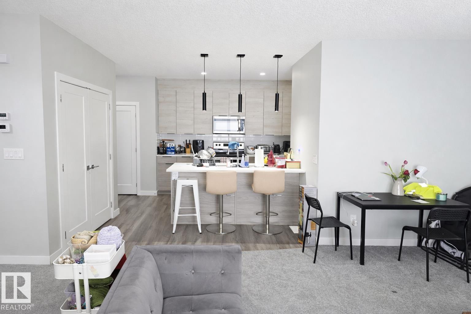 7113 / 7115 106 ST NW