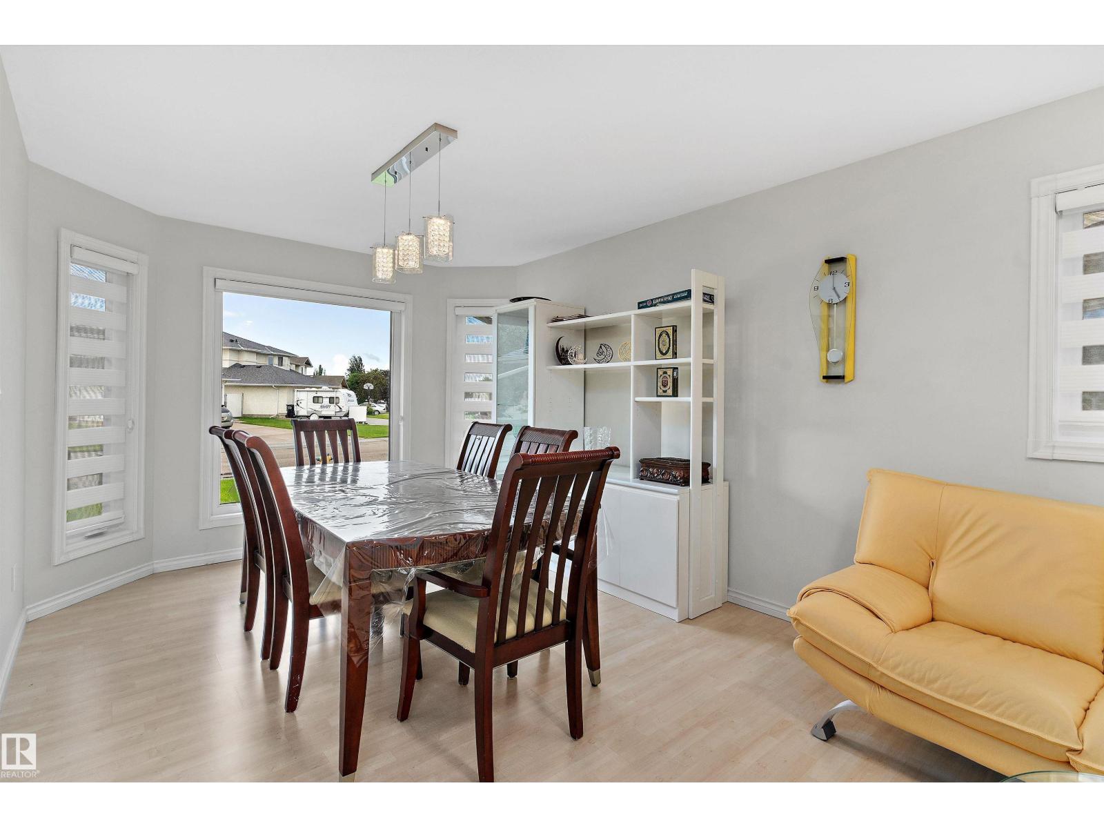 8904 170A AV NW