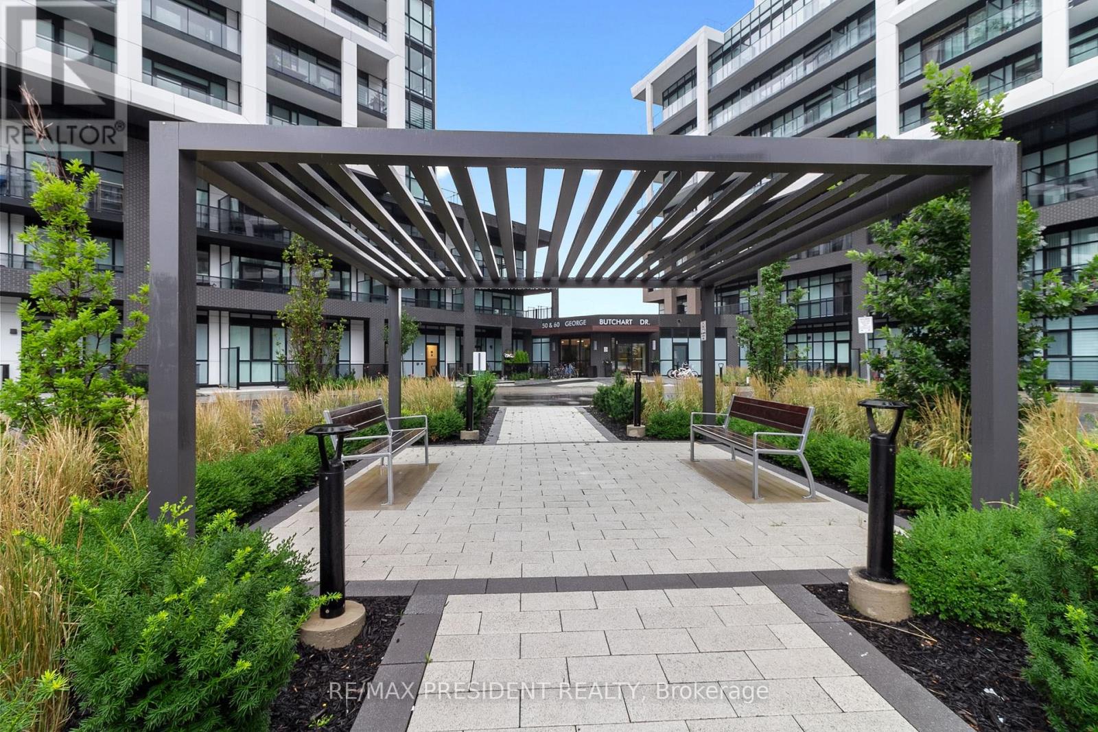 112 - 60 GEORGE BUTCHART DRIVE