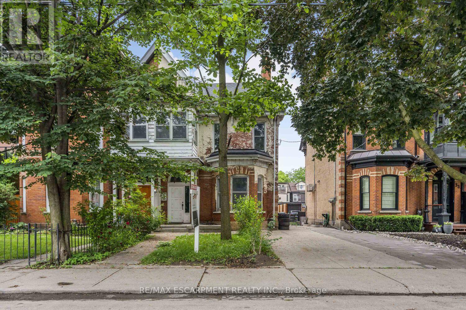 35 BEACONSFIELD AVENUE