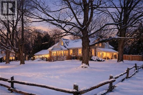 320 WHITMORE Drive Waterloo ON N2K1X4