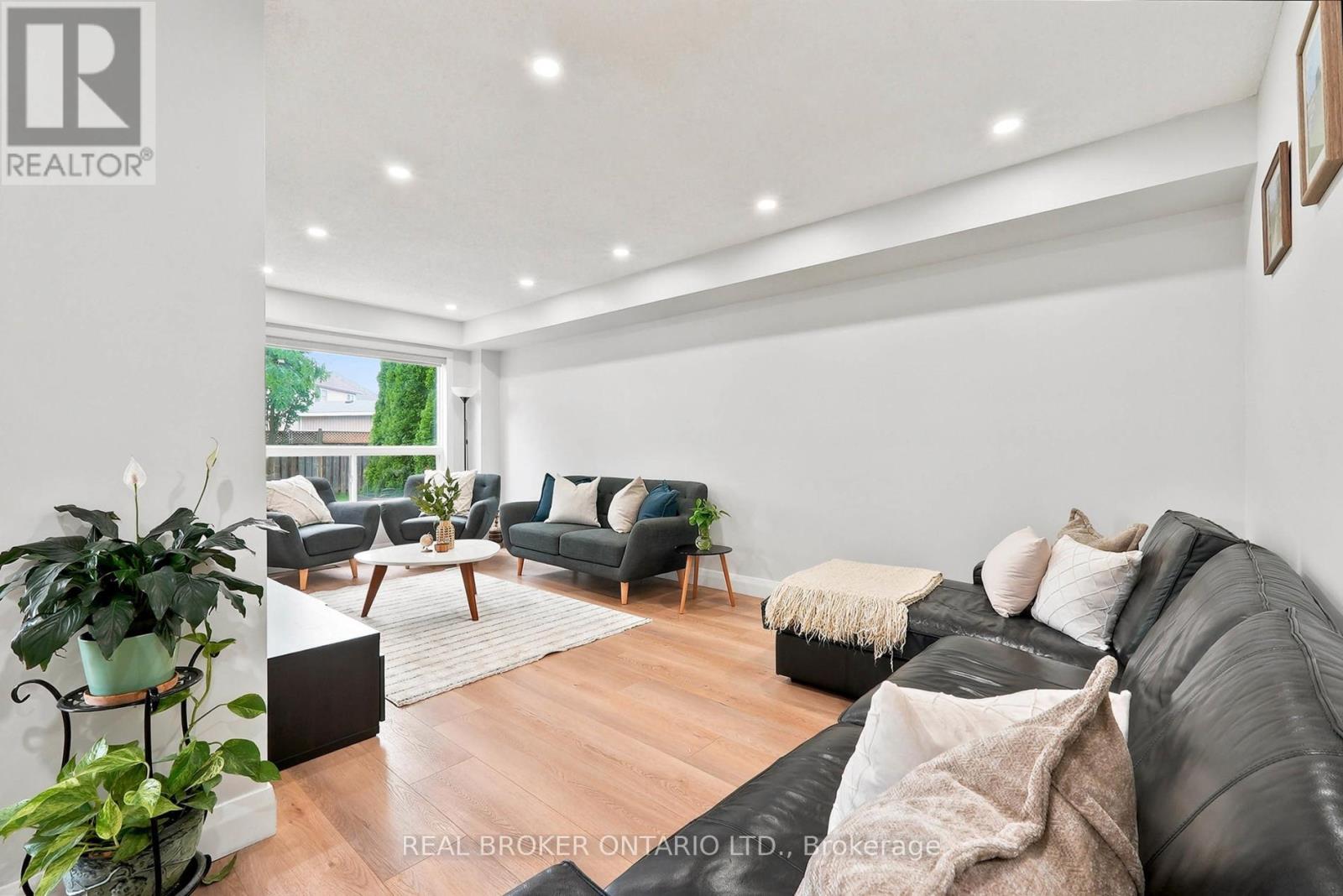 76 LARDNER STREET