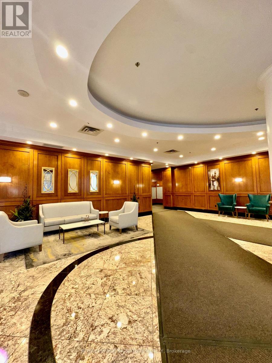 1208 - 242 RIDEAU STREET