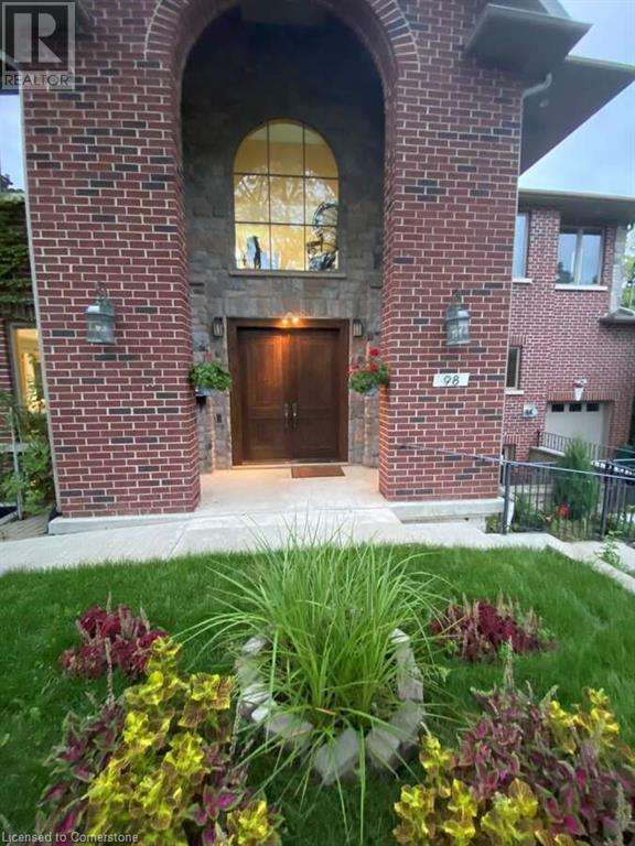 98 BURBANK Drive