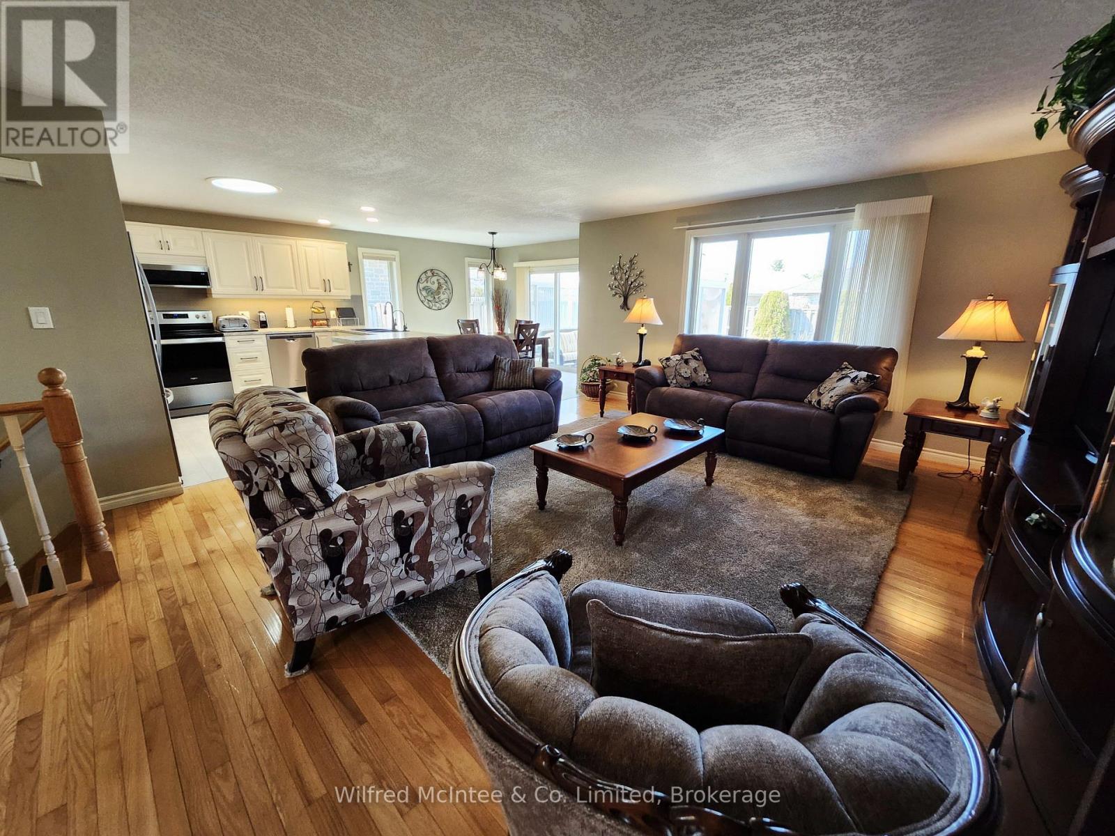 230 4TH STREET CRESCENT