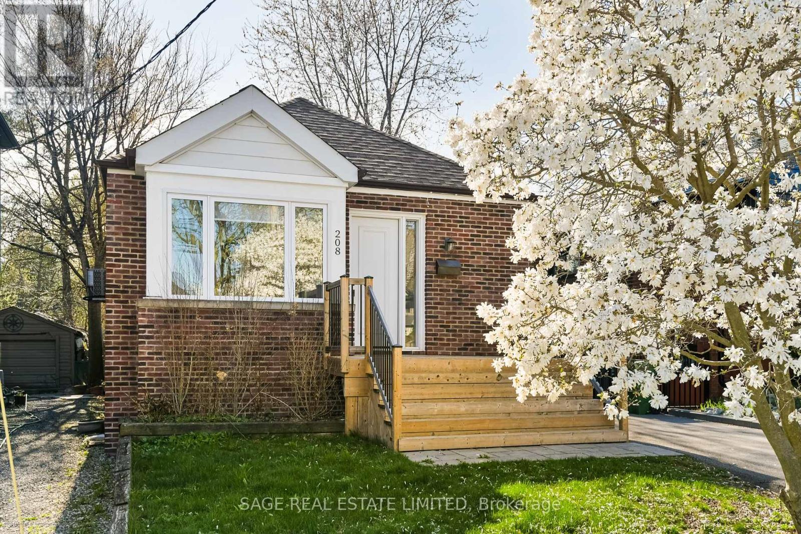 208 QUEENS AVENUE