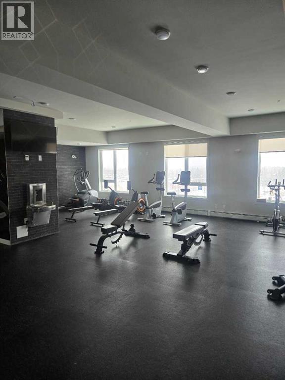 627, 3932 University Avenue NW