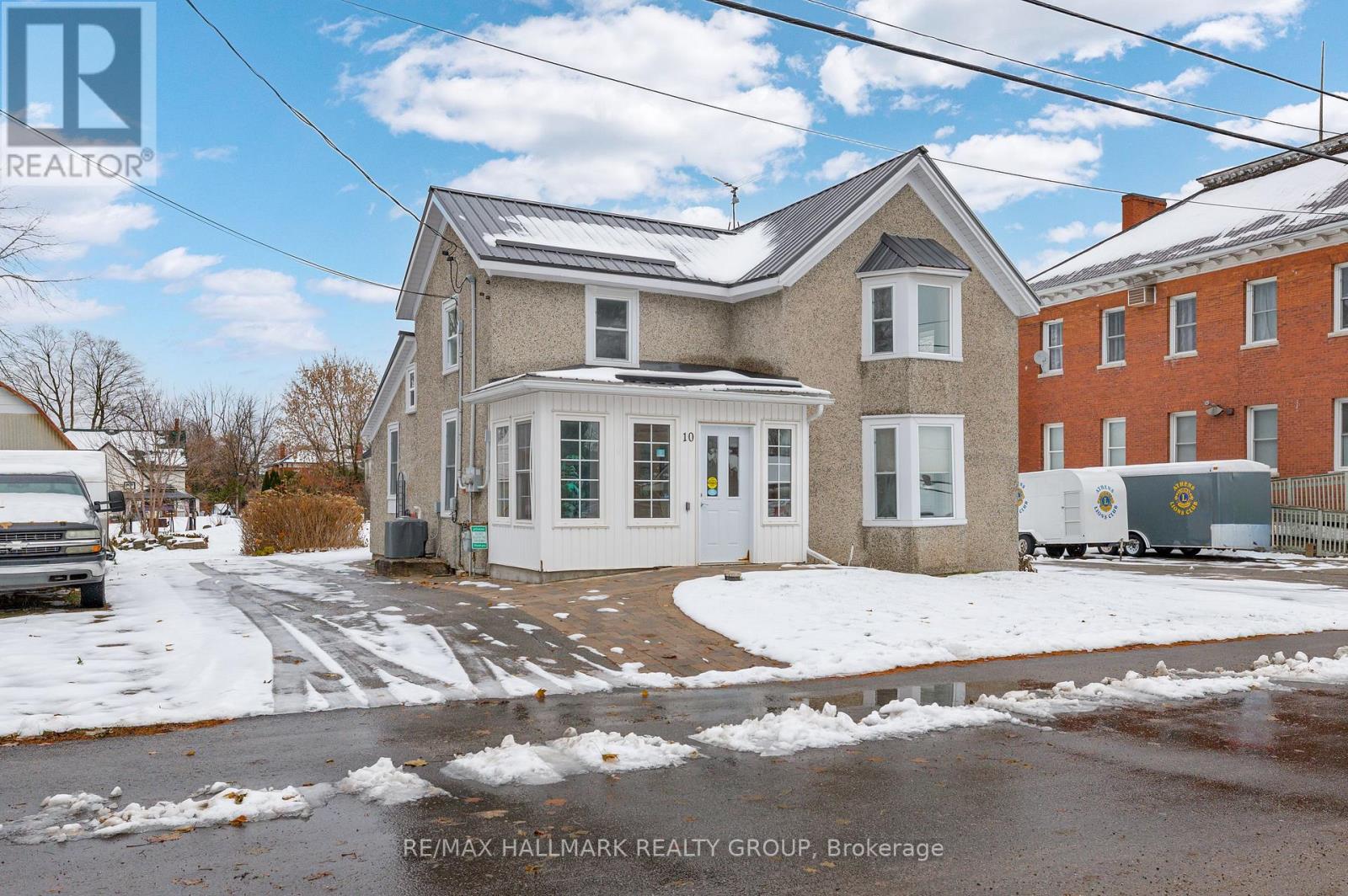 10 WELLINGTON STREET E