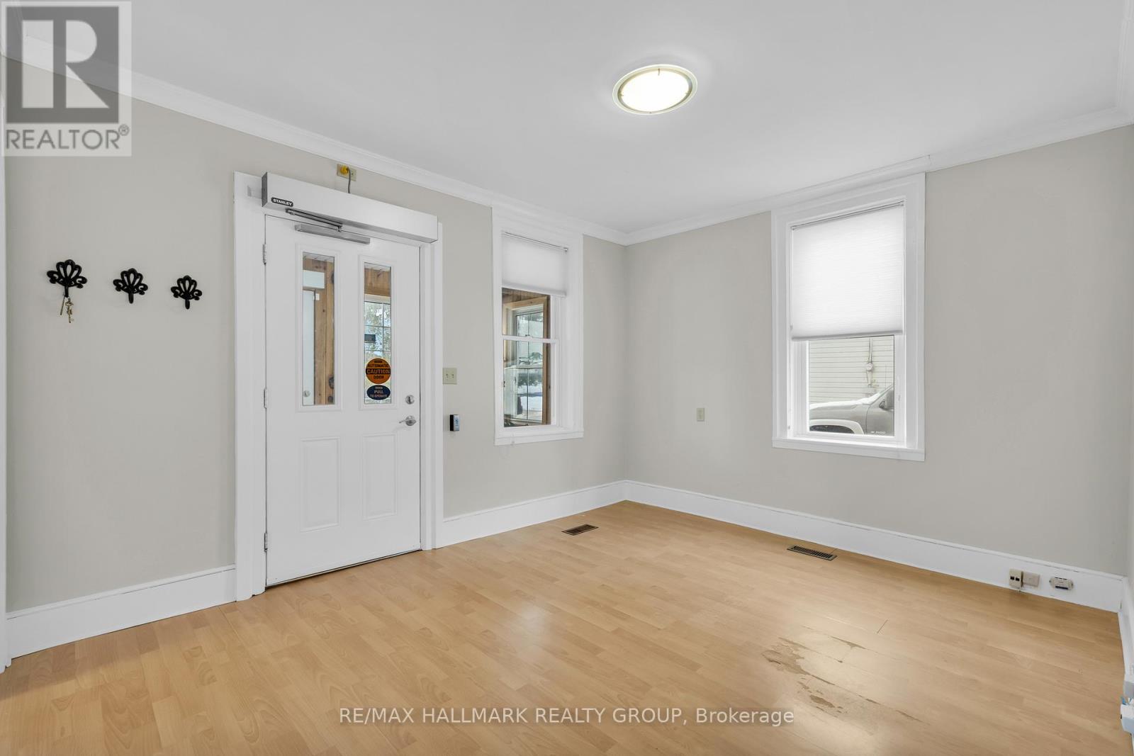 10 WELLINGTON STREET E