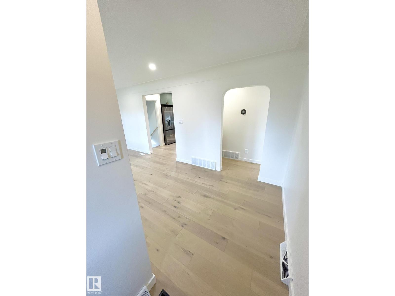 8516 64 AV NW