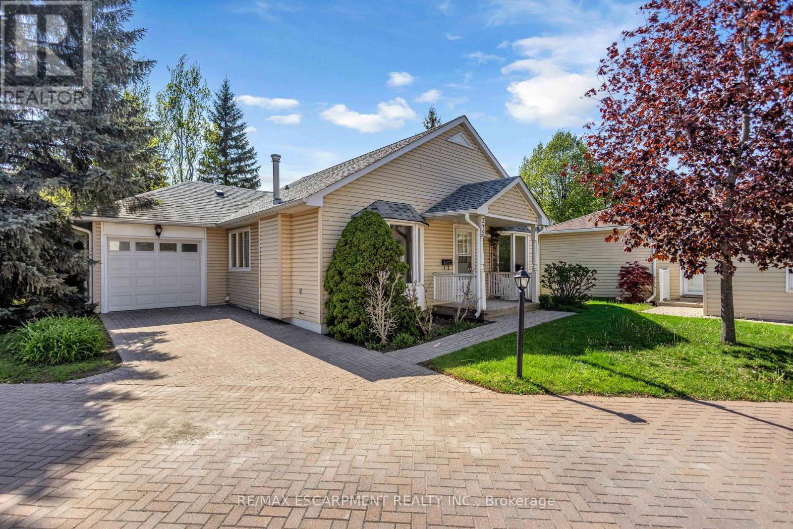 375 SILVERBIRCH BOULEVARD