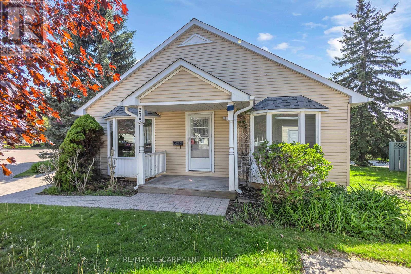375 SILVERBIRCH BOULEVARD