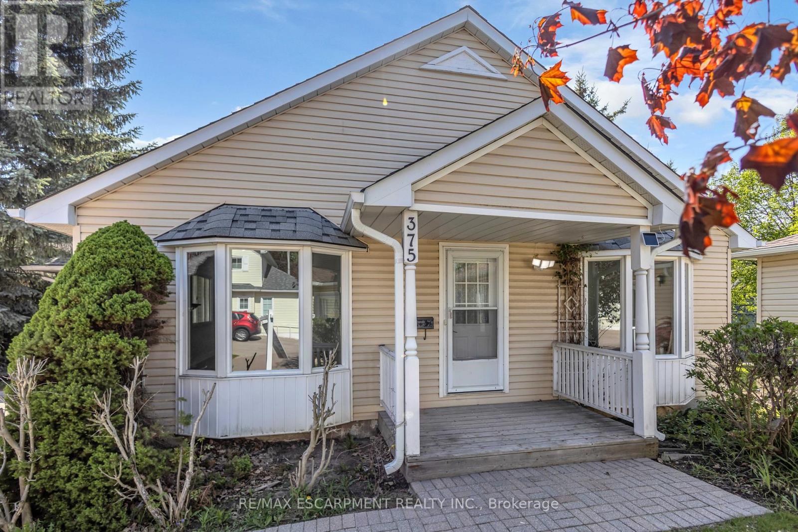 375 SILVERBIRCH BOULEVARD