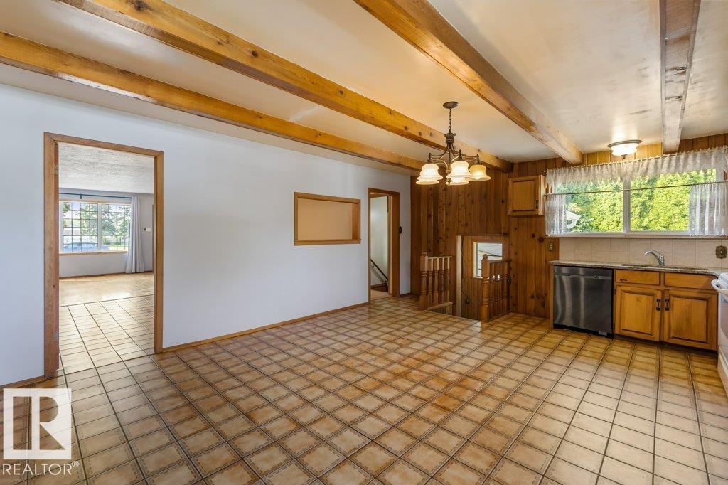 15922 105 AV NW