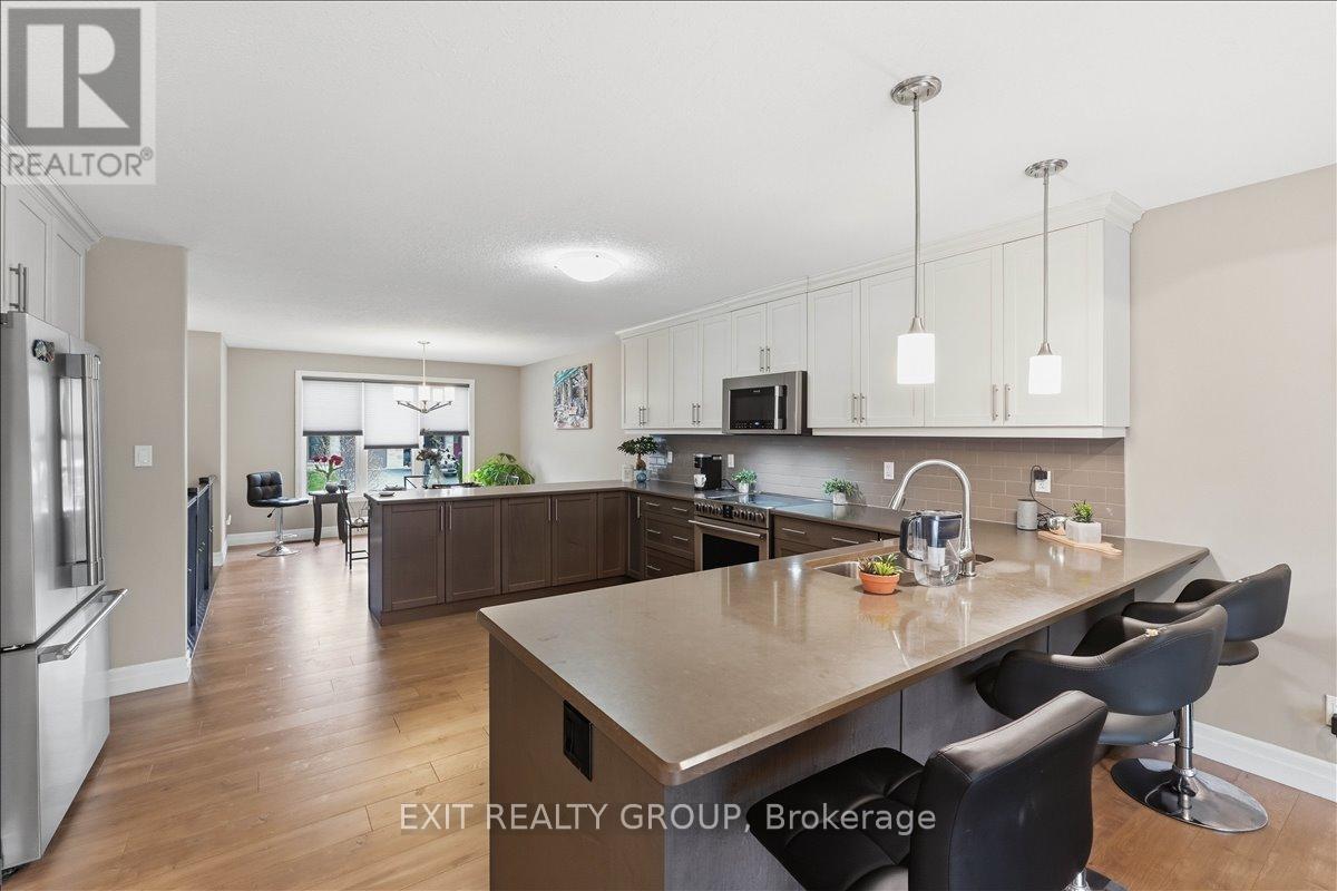44 LIBERTY CRESCENT - Photo 3
