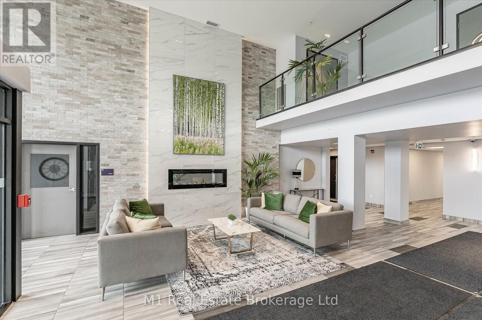 215 - 35 KINGSBURY SQUARE