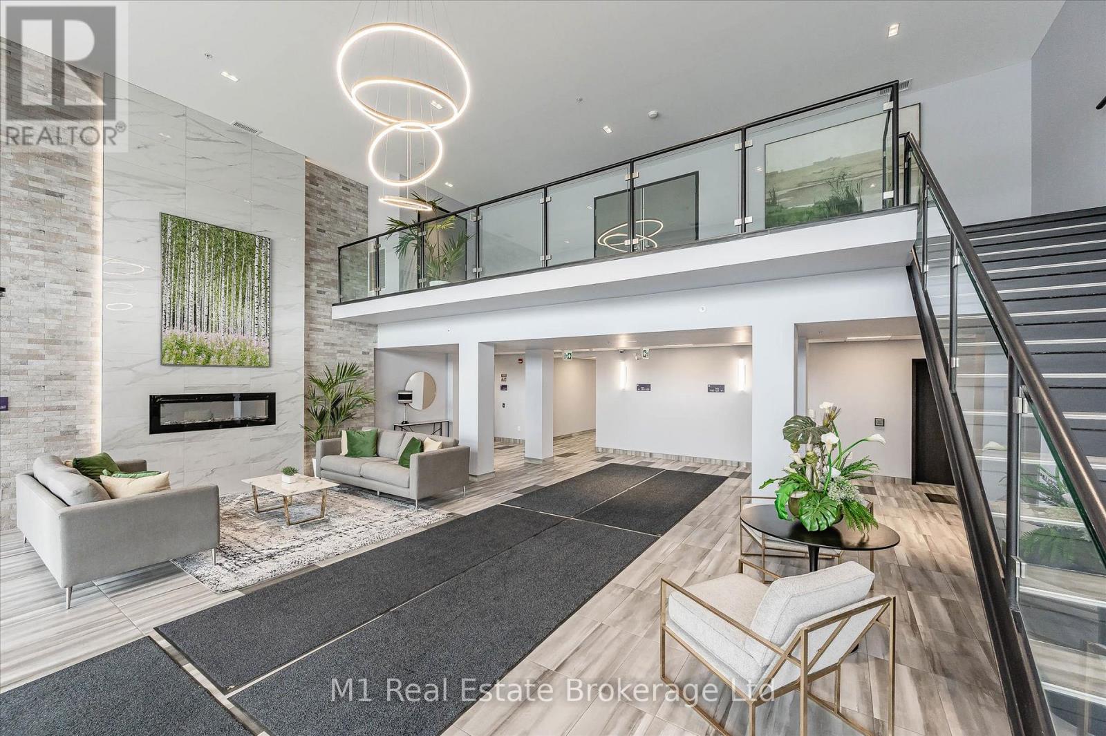 215 - 35 KINGSBURY SQUARE