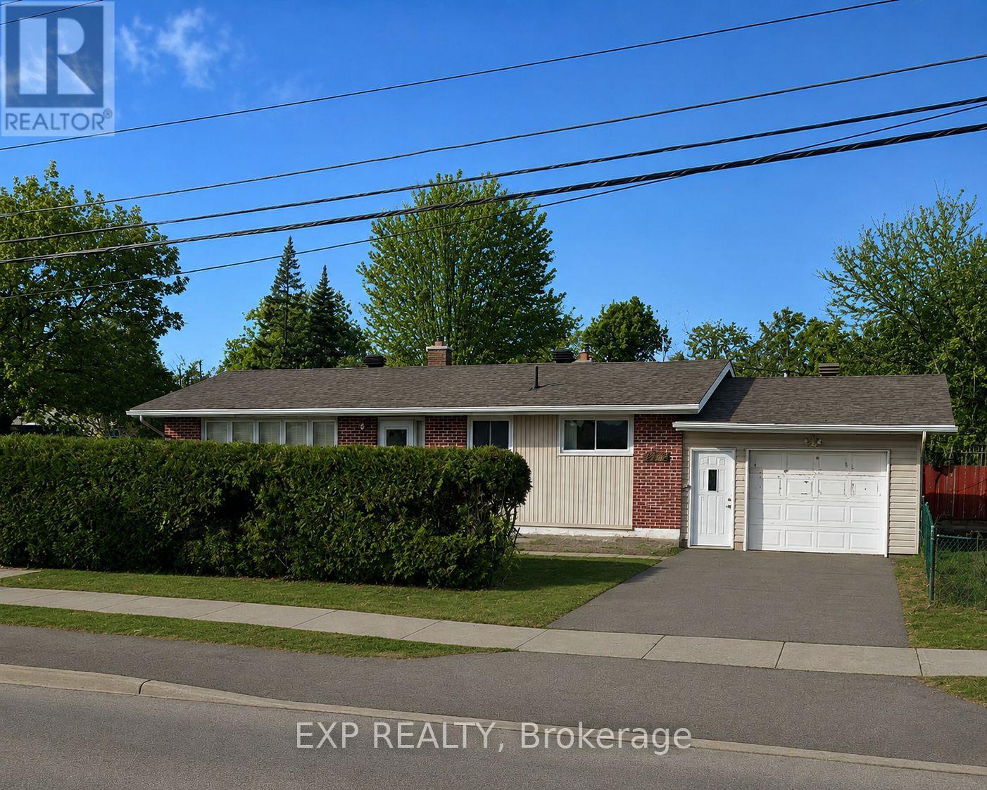 Photo 1 of 44 — 2473 WALKLEY ROAD, Ottawa, ON K1G3H2