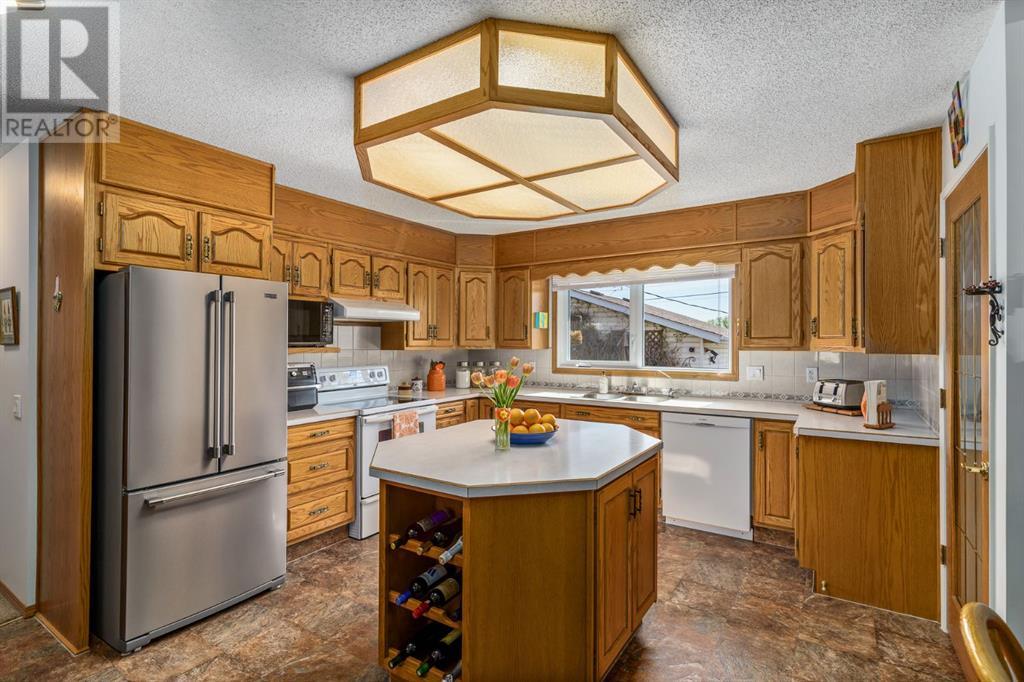 835 Maidstone Drive NE
