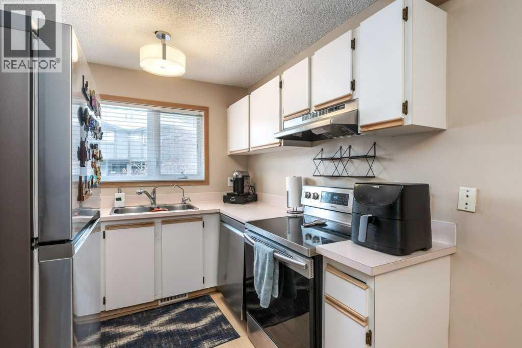 76, 7172 Coach Hill Road SW