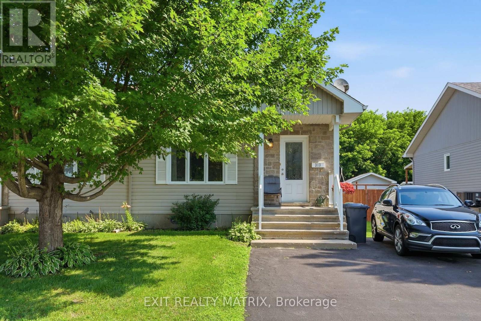 Photo 1 of 32 — 313 NELSON STREET, Hawkesbury, ON K6A1M1