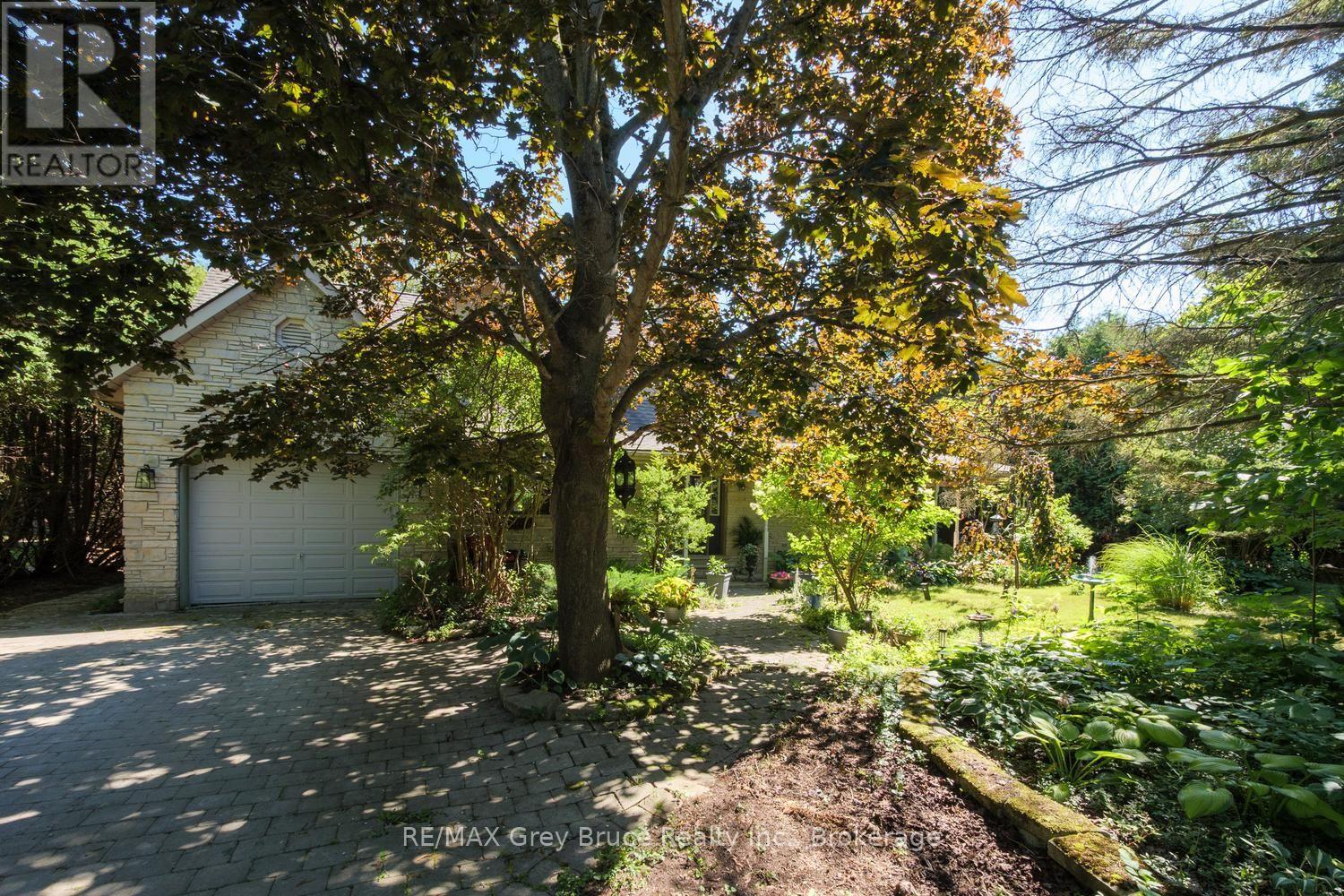 6 KIRKLAND PLACE