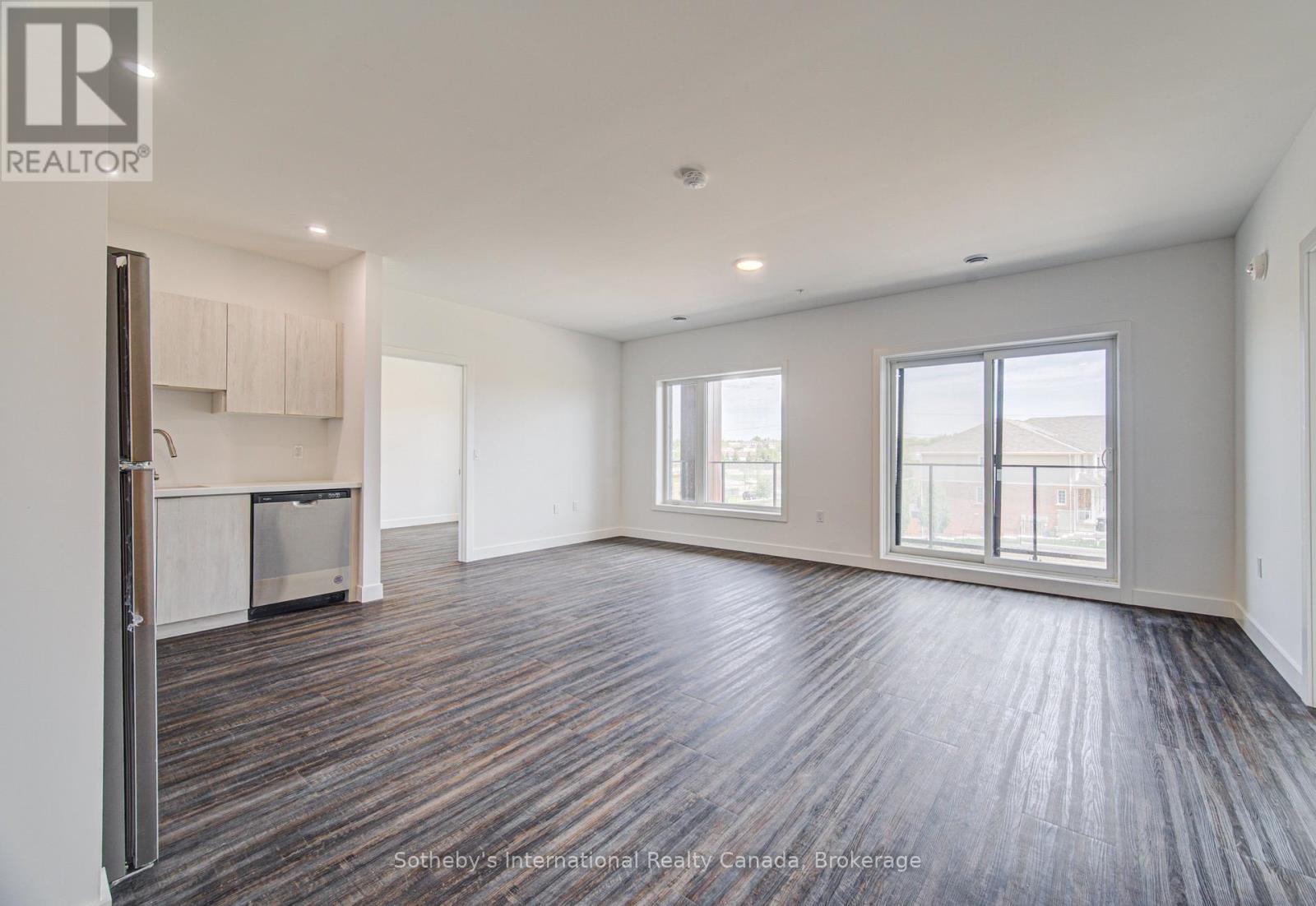 402 - 408 DUNDAS STREET S