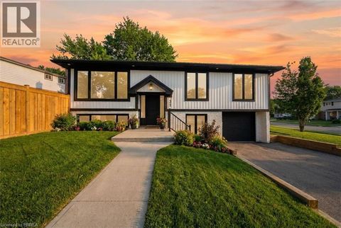 31 HILLCREST Avenue Brantford ON N3T5Z2