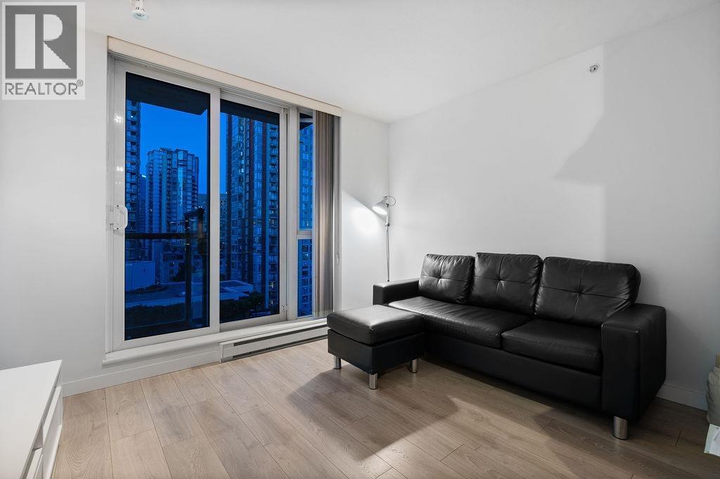 1103 1010 RICHARDS STREET