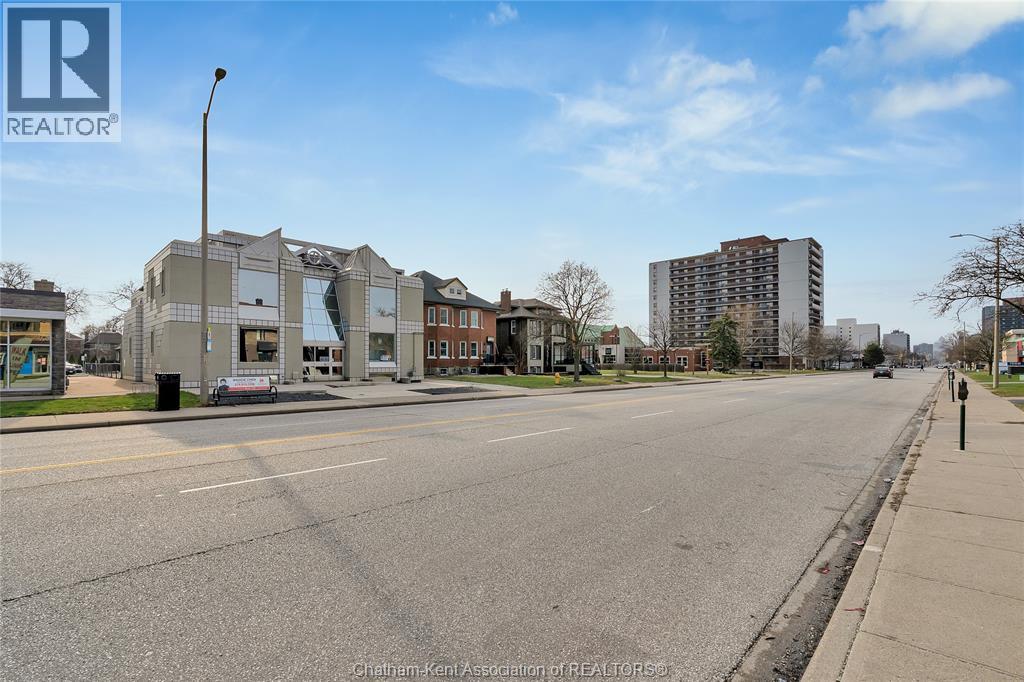 1585 OUELLETTE AVENUE