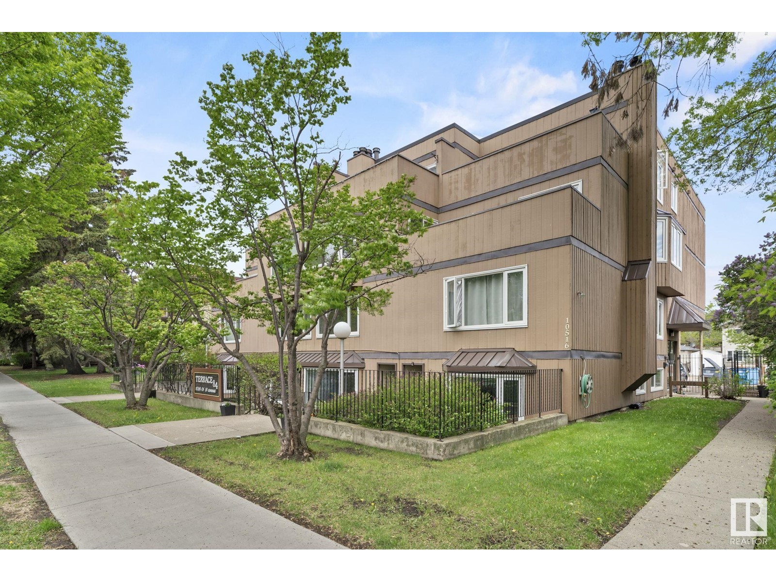 10520 84 AV NW