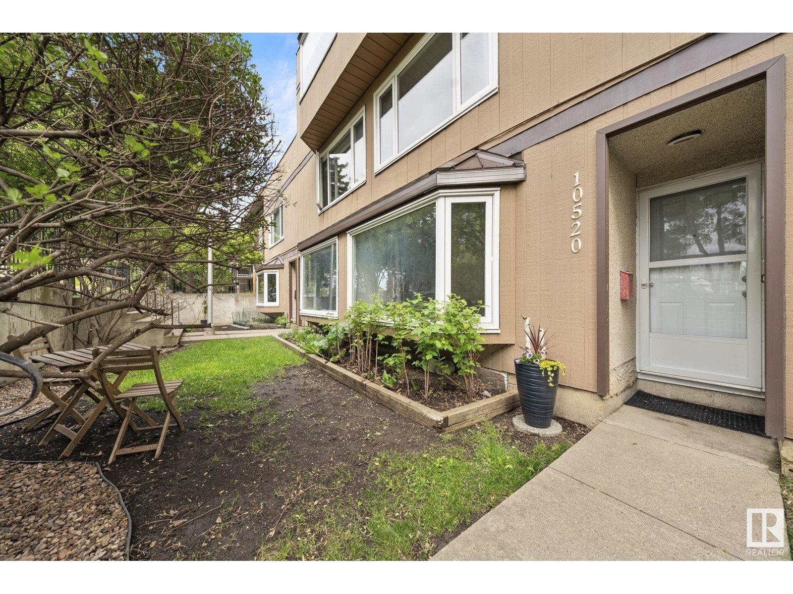 10520 84 AV NW