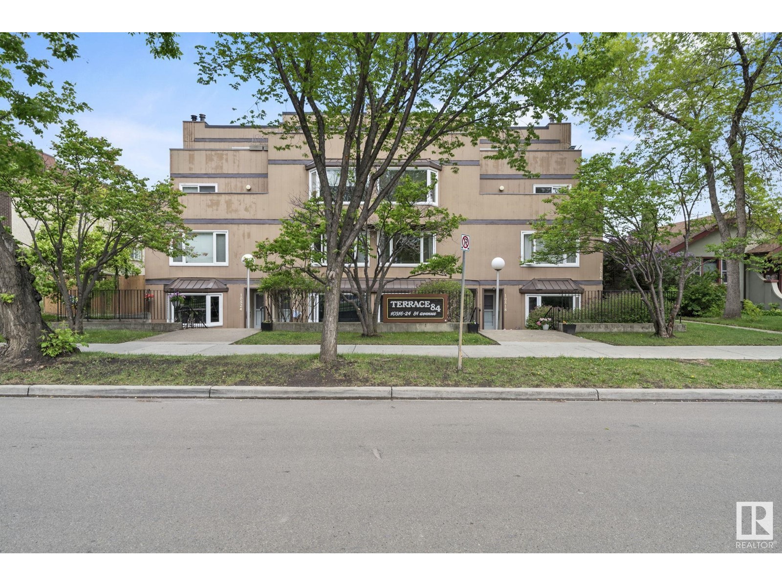 10520 84 AV NW