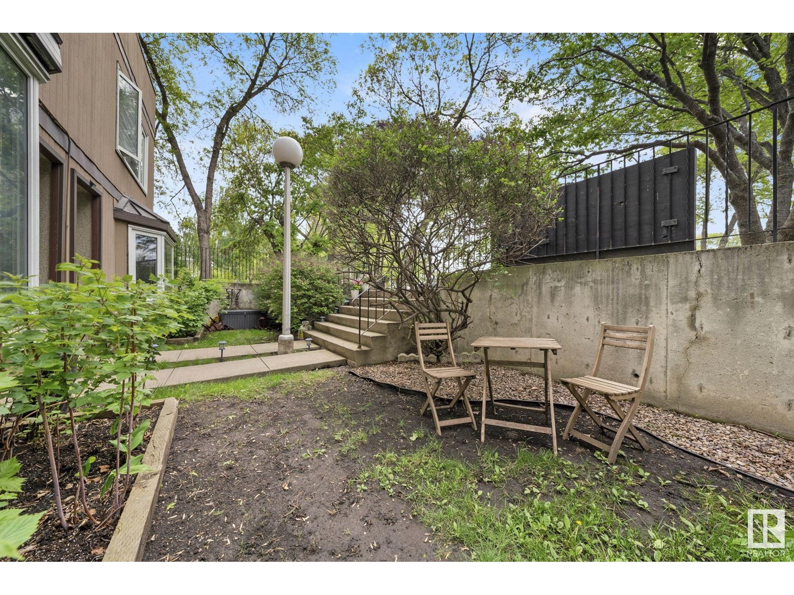 10520 84 AV NW