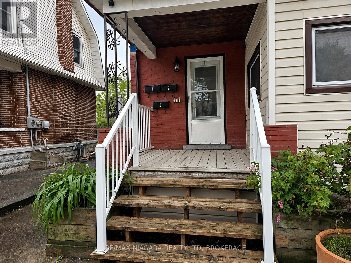 2 - 23 AVENUE PLACE
