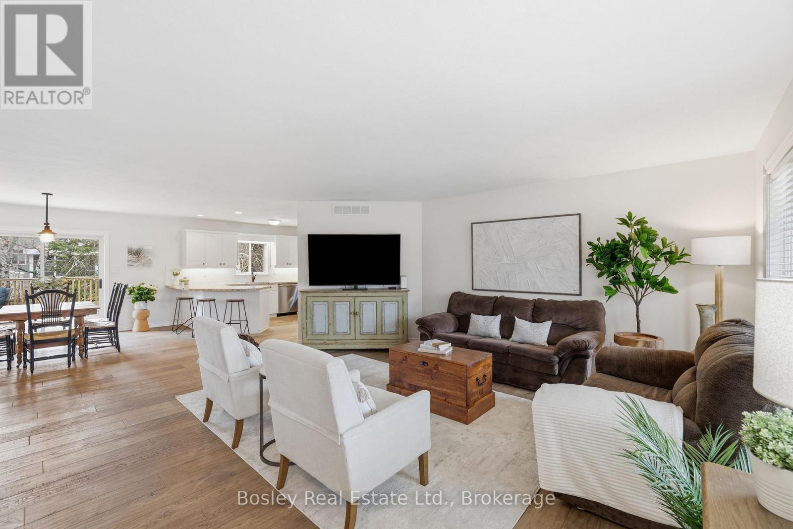 17 RIDGE CREEK DRIVE W