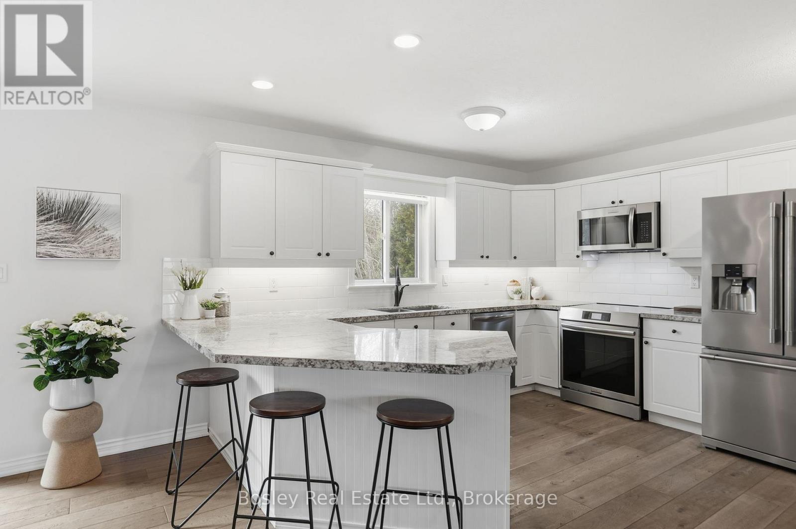 17 RIDGE CREEK DRIVE W