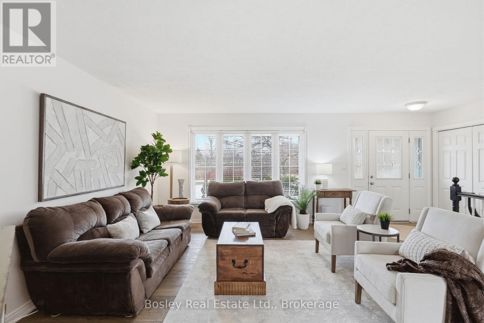 17 RIDGE CREEK DRIVE W