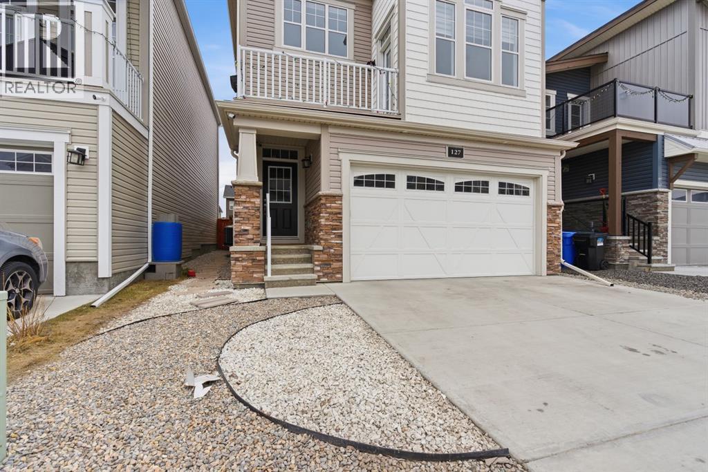 127 Carrington Crescent NW