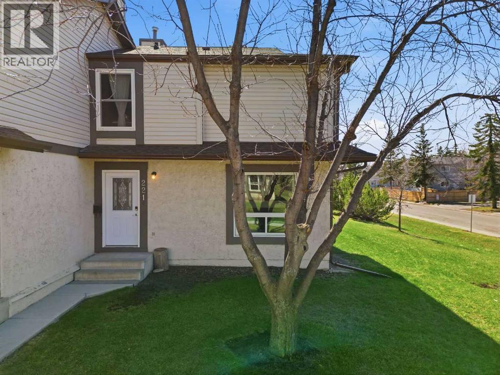 221 Deerpoint Lane SE