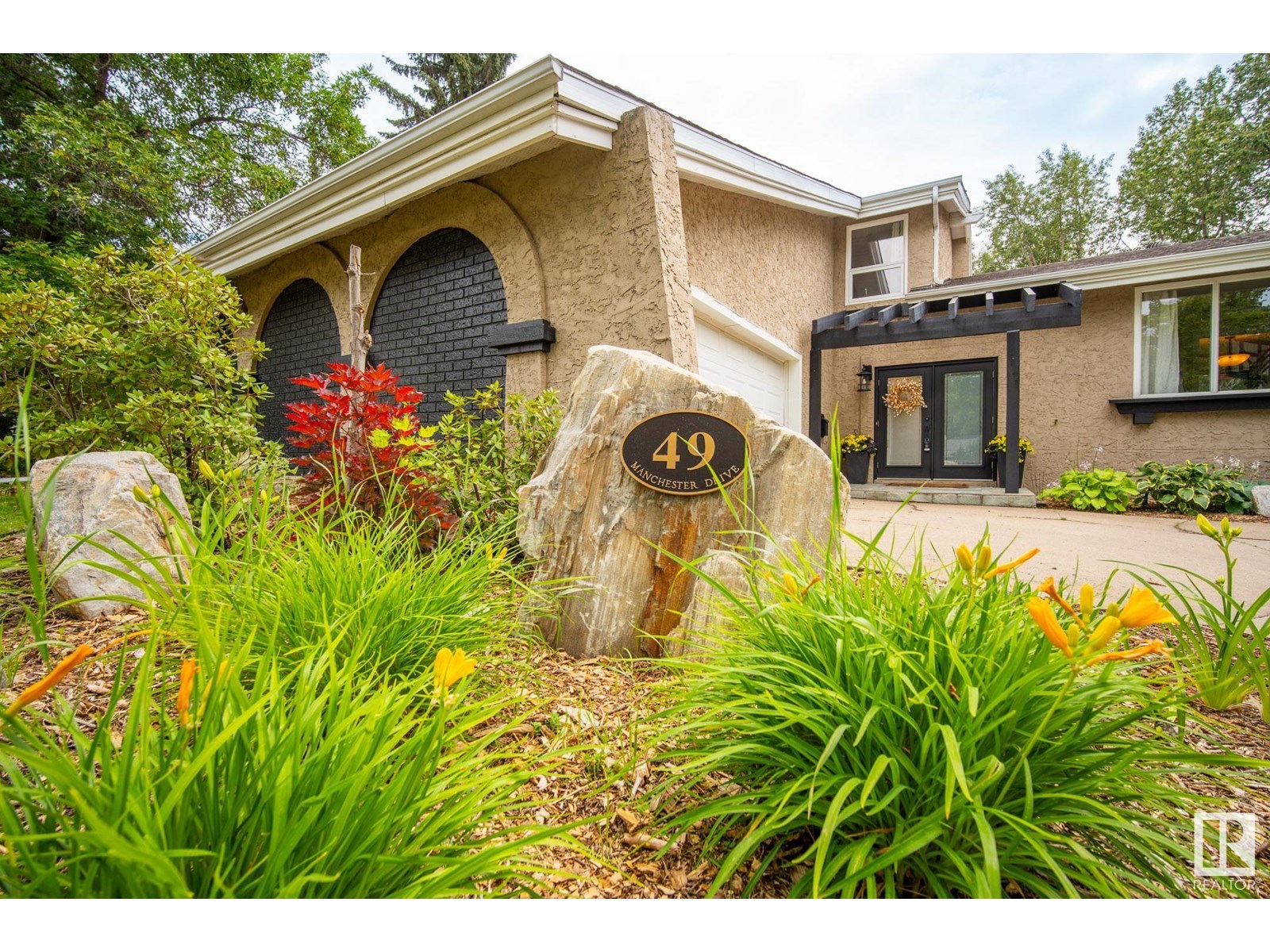 49 MANCHESTER DR