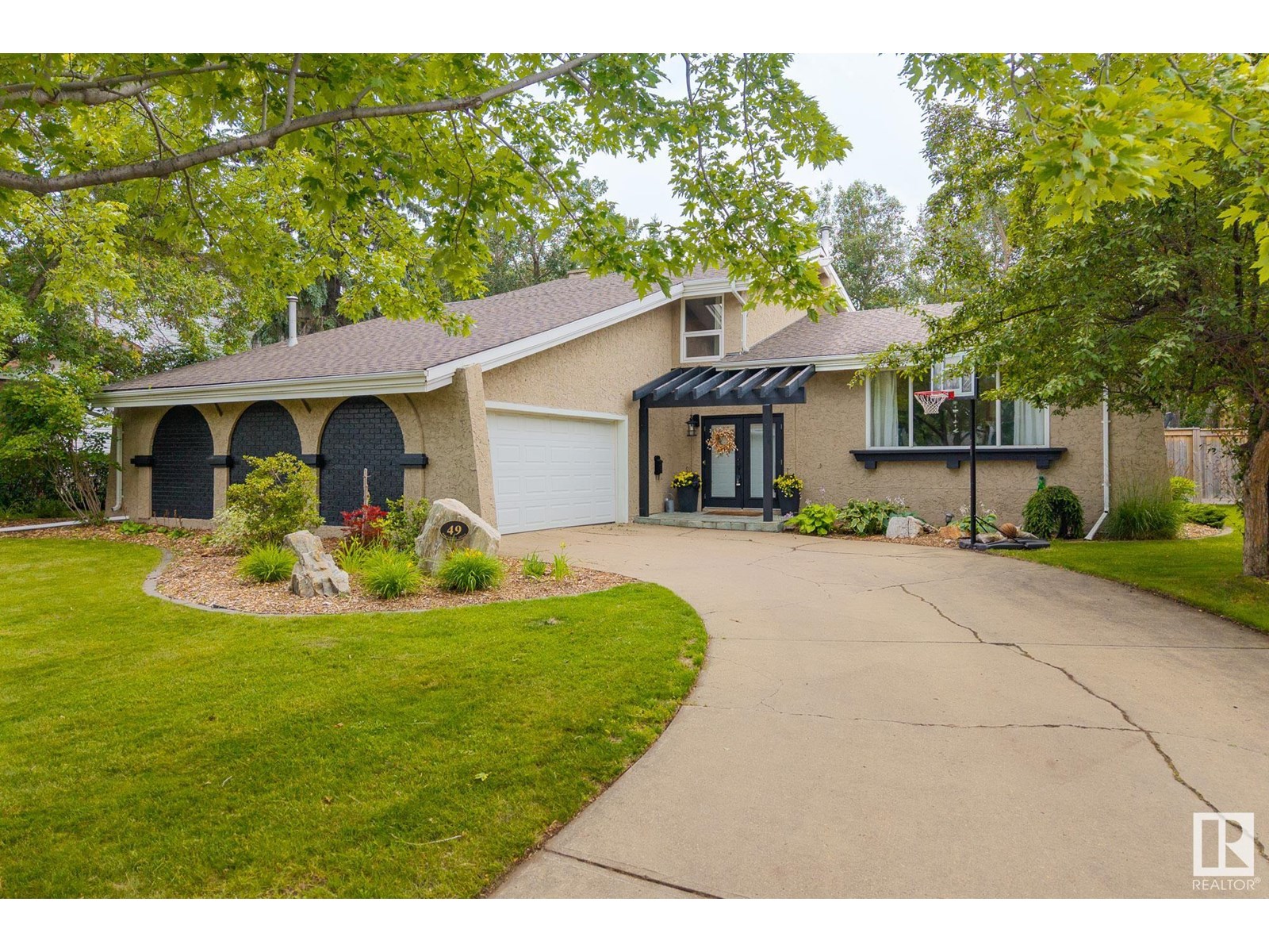 49 MANCHESTER DR