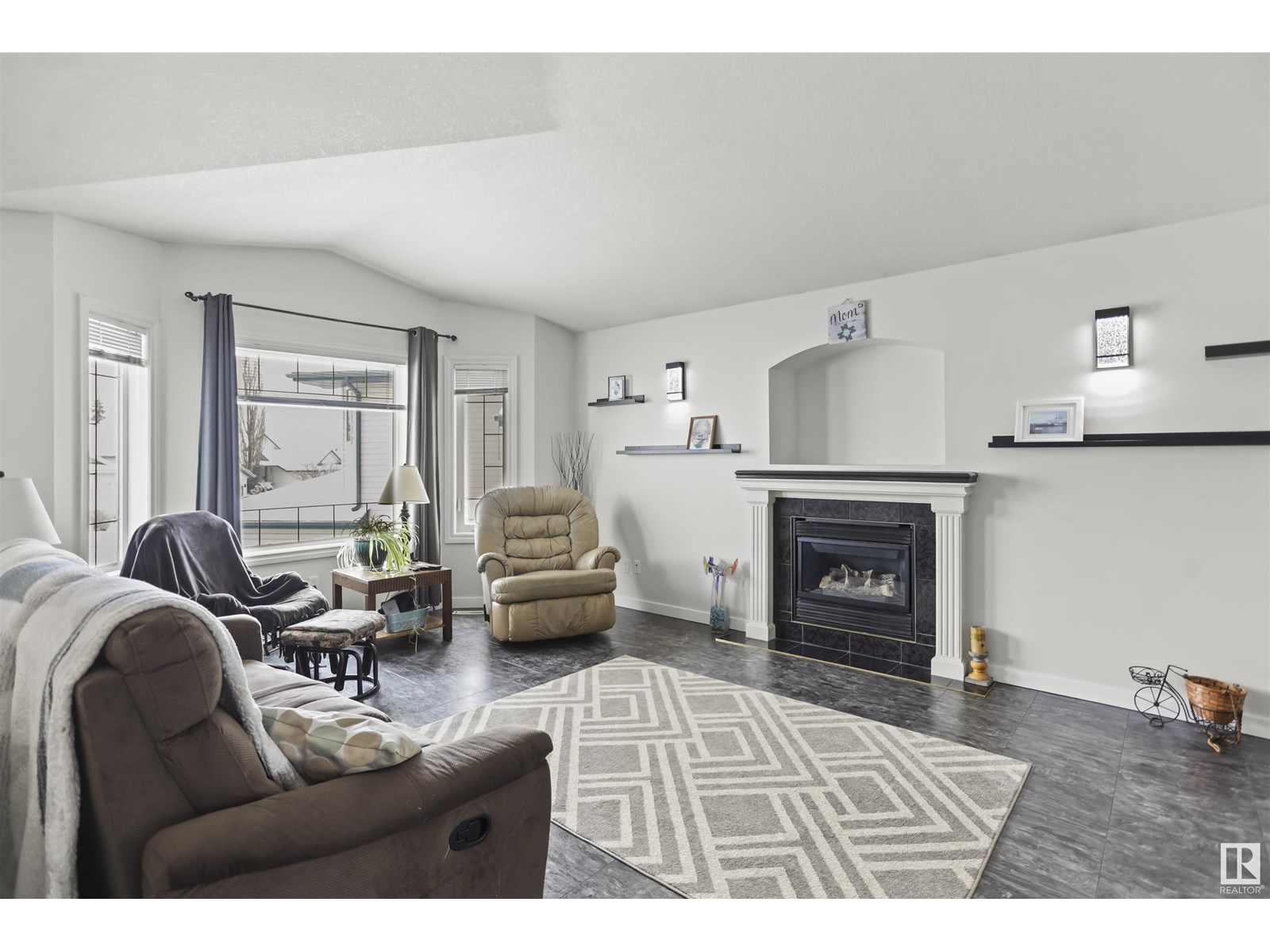 606 KANANASKIS PL