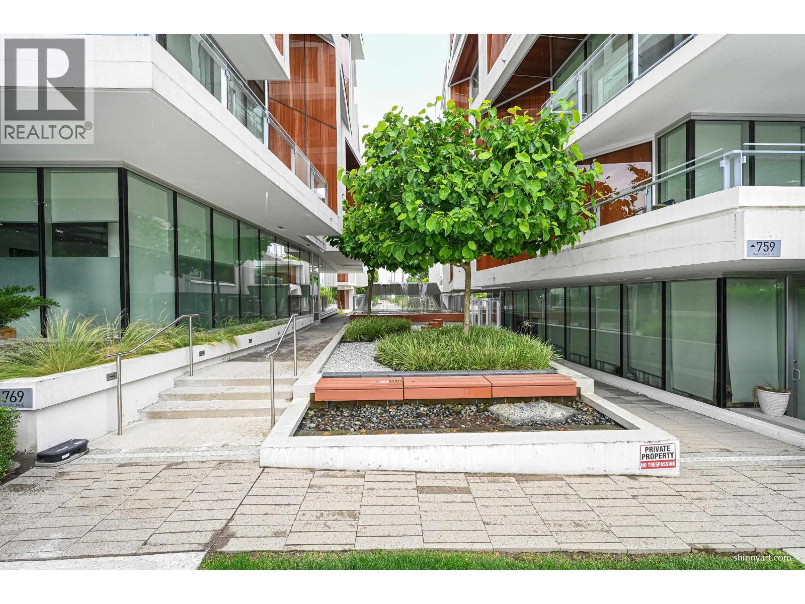 601 5699 BAILLIE STREET