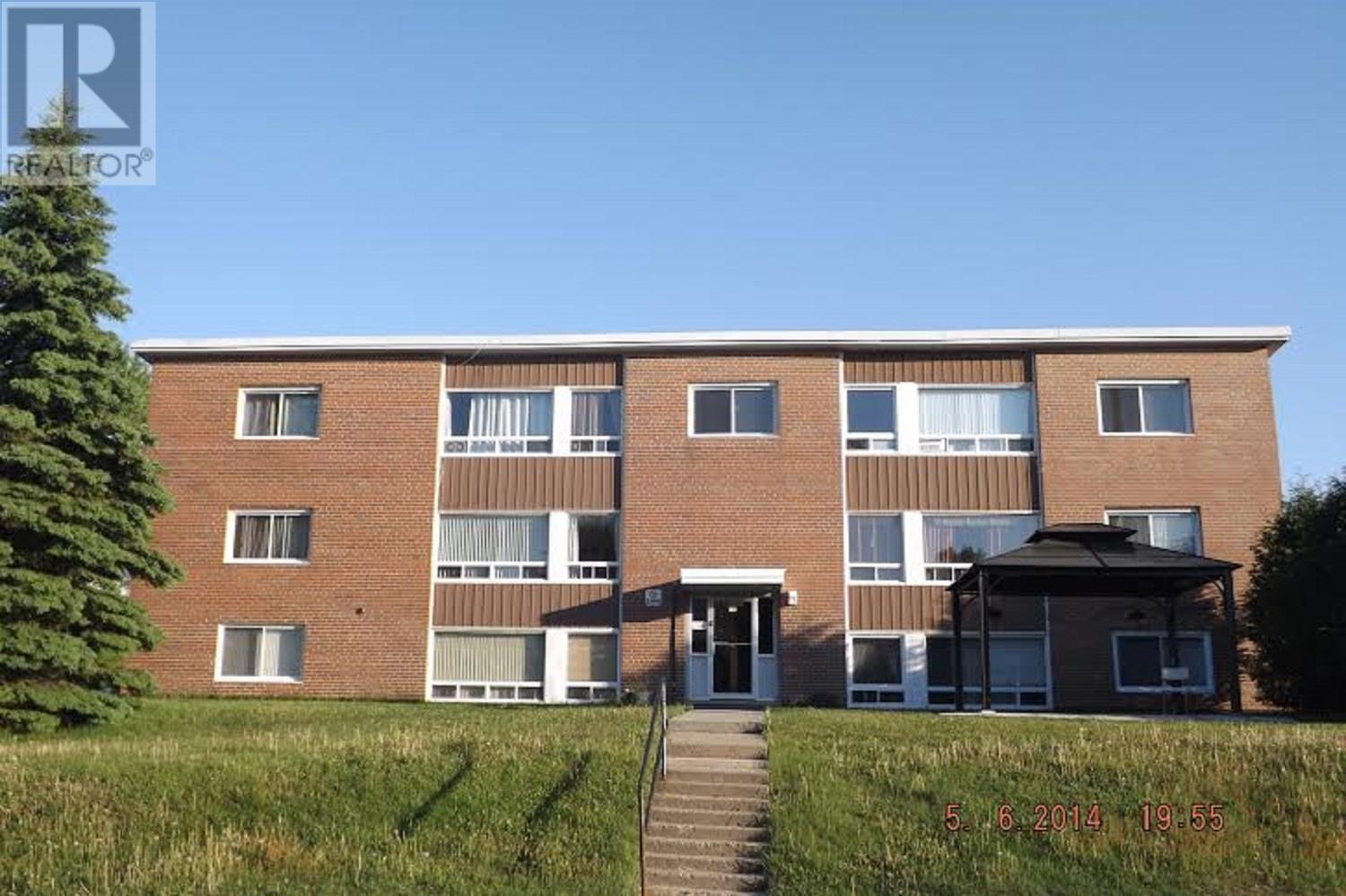 Photo 1 of 16 — 113 Hillside DR N # 4, Elliot Lake, ON P5A1M8
