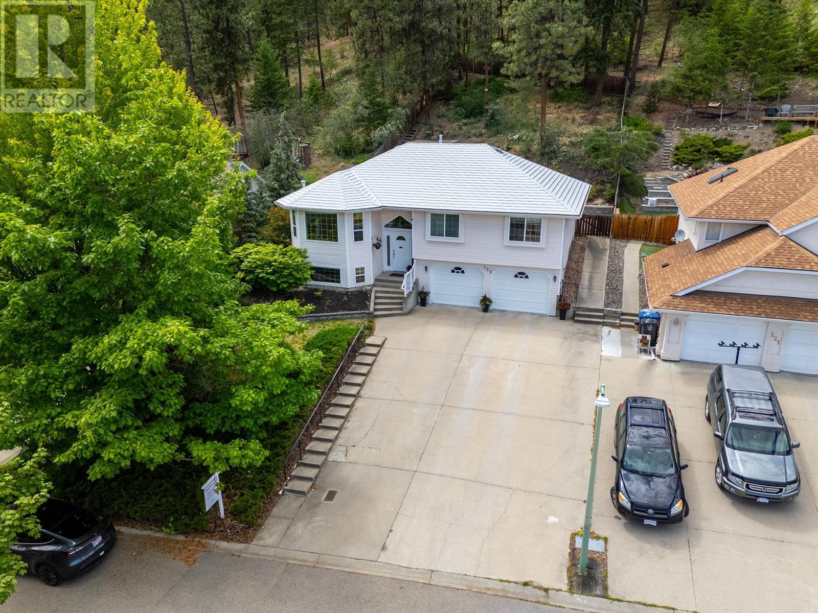 125 Applecrest Court