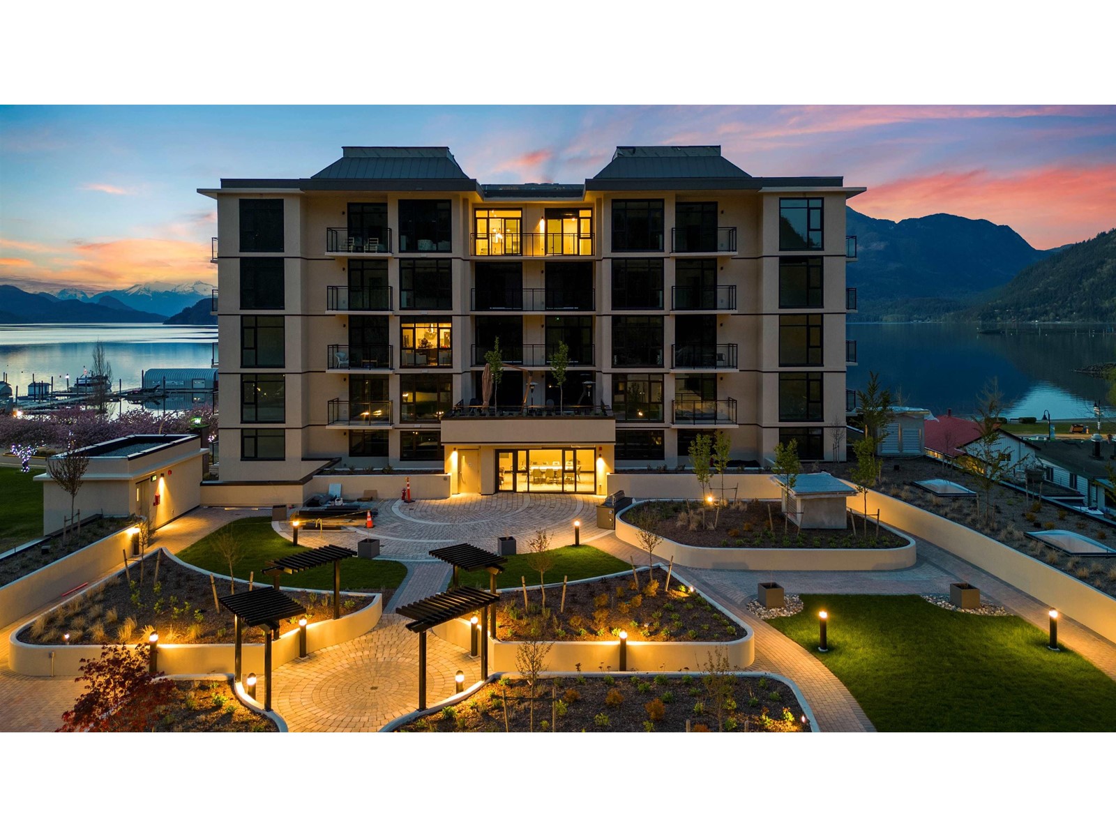 203 120 ESPLANADE AVENUE|Harrison Hot Springs