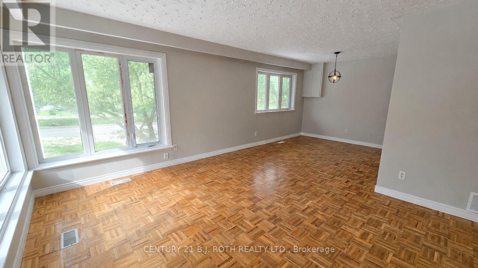UPPER - 41 BAYVIEW DRIVE