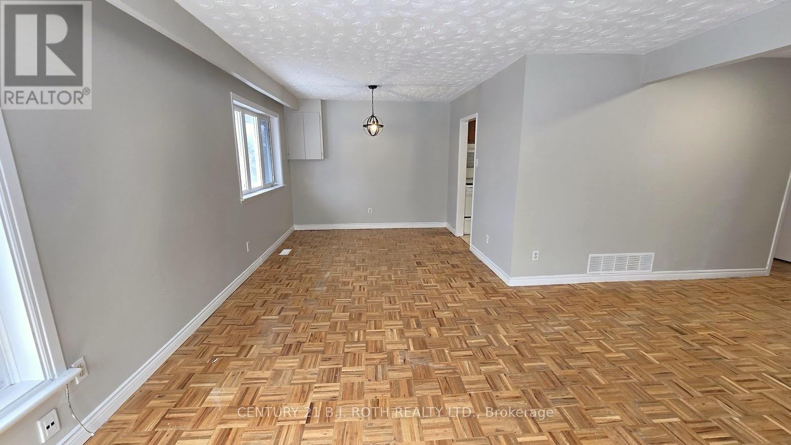 UPPER - 41 BAYVIEW DRIVE